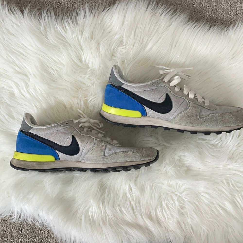 Men’s Nike sneakers